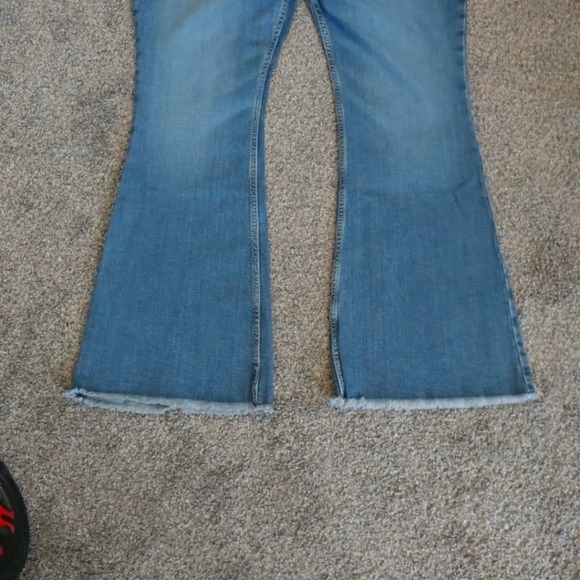 Wrangler Retro Mae Bootcut jeans Medium wash raw hem 19x32 - Picture 5 of 8